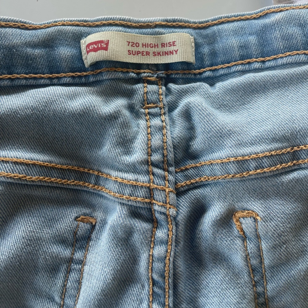 Levi’s 710 super skinny distressed